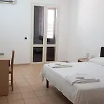 Aparthotel Catona House 3*