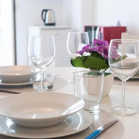 Ξενοδοχείο με διαμερίσματα Catona House 3*